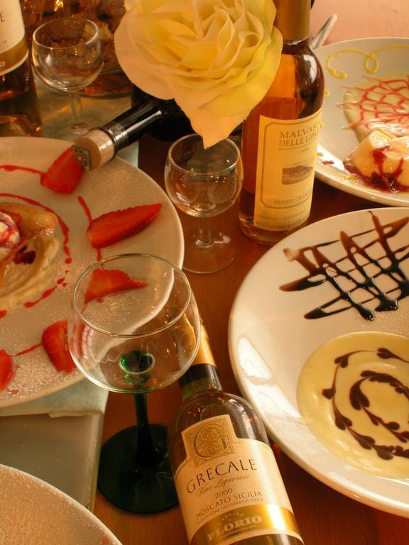 Hotel Il Cavaliere Nero ตีร์เรเนีย ภายนอก รูปภาพ