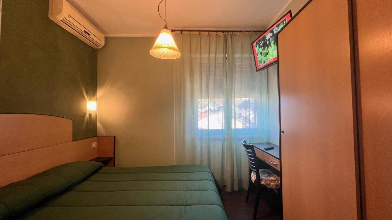Hotel Il Cavaliere Nero ตีร์เรเนีย ภายนอก รูปภาพ