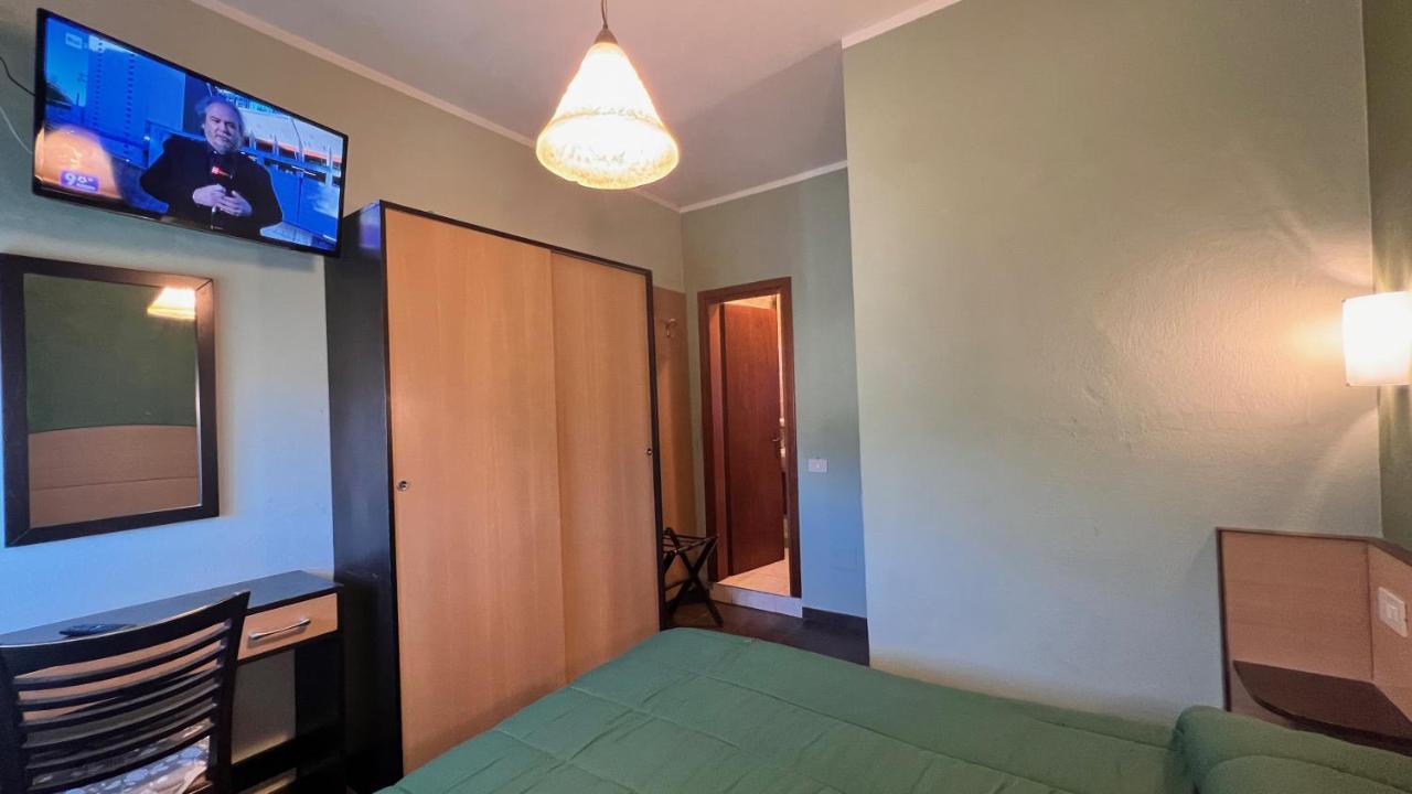 Hotel Il Cavaliere Nero ตีร์เรเนีย ภายนอก รูปภาพ
