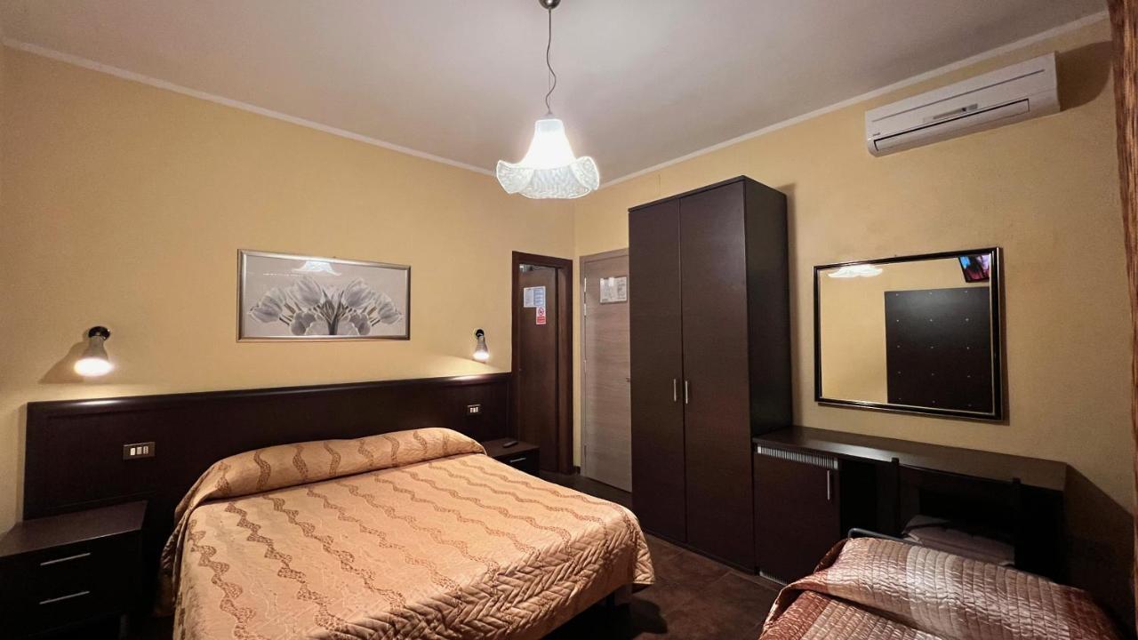 Hotel Il Cavaliere Nero ตีร์เรเนีย ภายนอก รูปภาพ