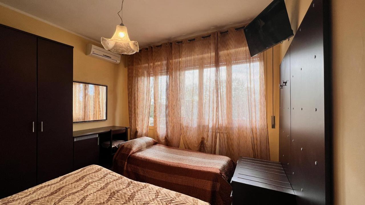 Hotel Il Cavaliere Nero ตีร์เรเนีย ภายนอก รูปภาพ