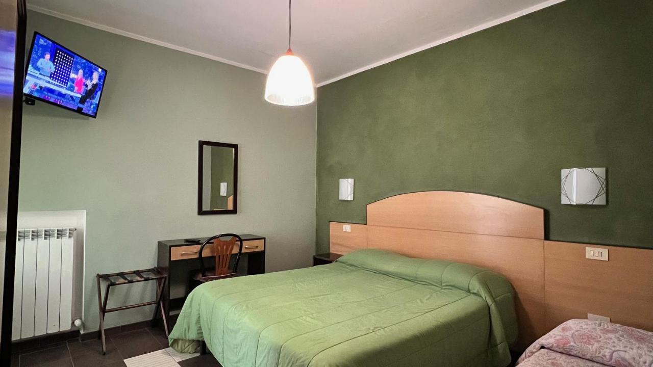 Hotel Il Cavaliere Nero ตีร์เรเนีย ภายนอก รูปภาพ
