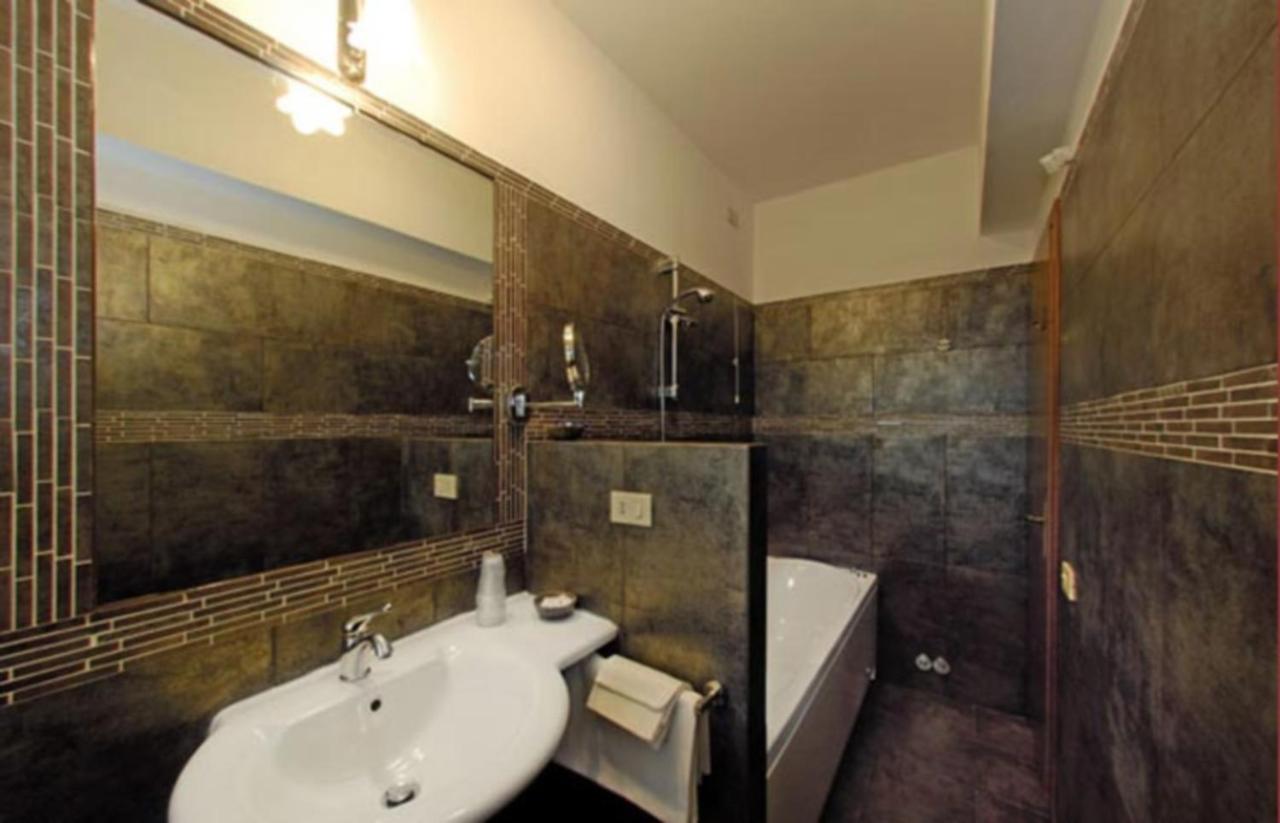 Hotel Il Cavaliere Nero ตีร์เรเนีย ภายนอก รูปภาพ