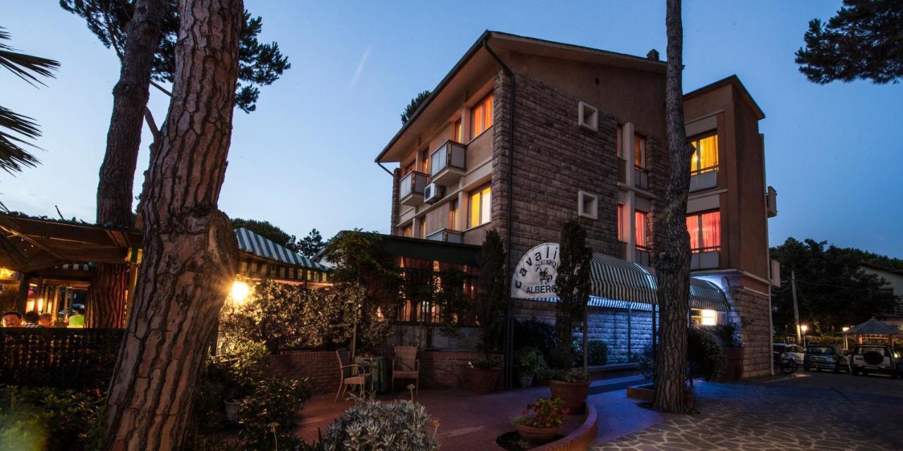 Hotel Il Cavaliere Nero ตีร์เรเนีย ภายนอก รูปภาพ