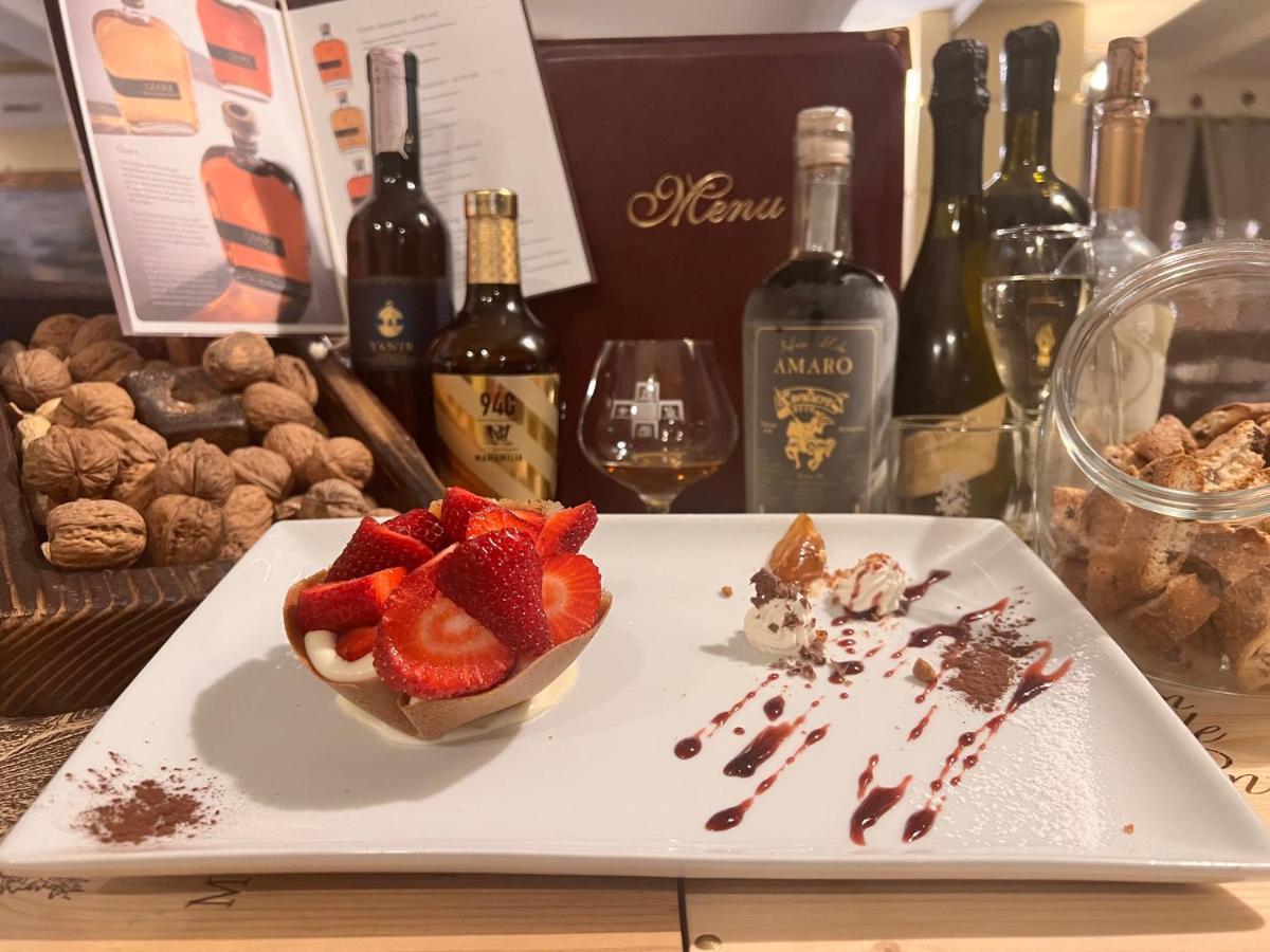 Hotel Il Cavaliere Nero ตีร์เรเนีย ภายนอก รูปภาพ