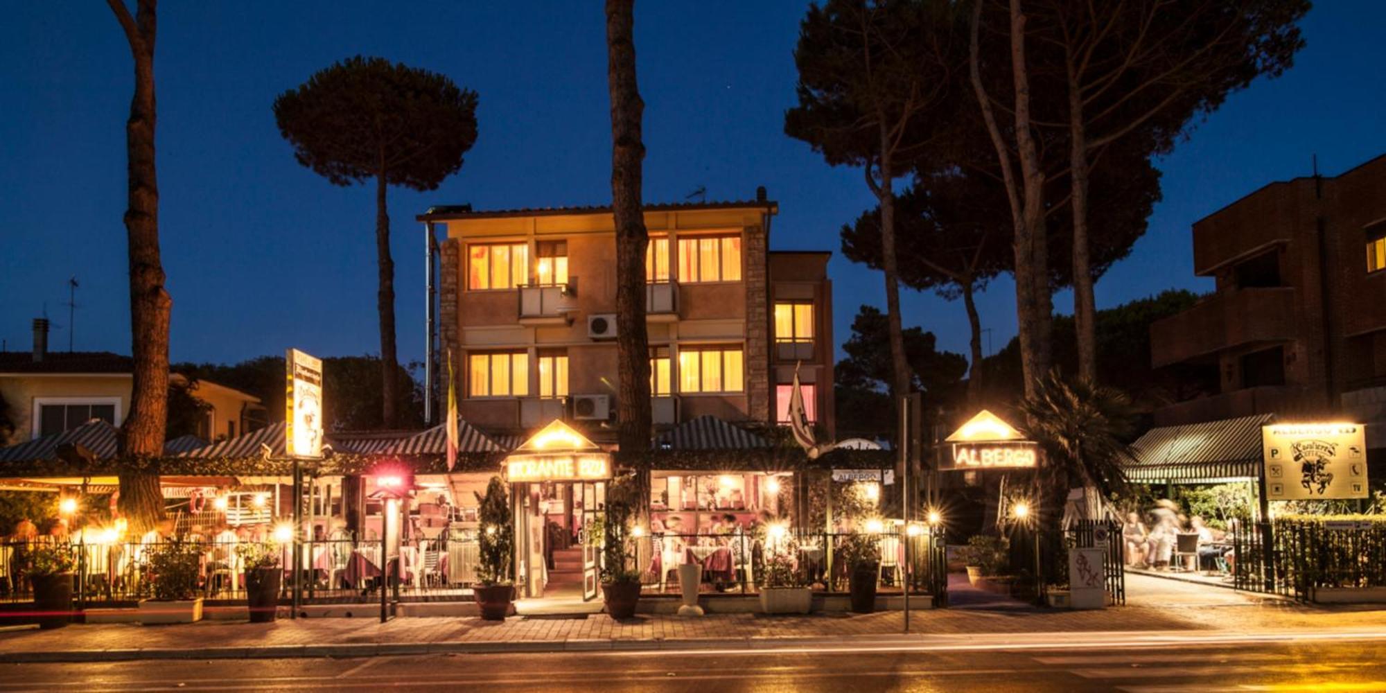 Hotel Il Cavaliere Nero ตีร์เรเนีย ภายนอก รูปภาพ